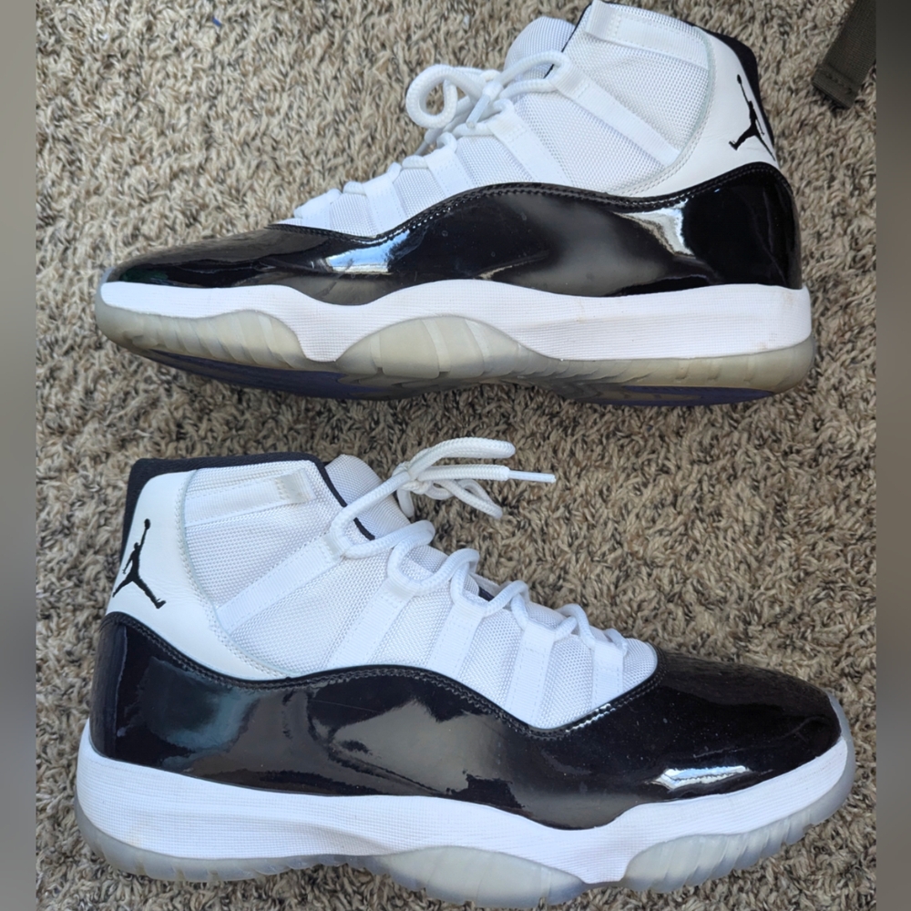 Air Jordan 11 Retro Concord Sneakers